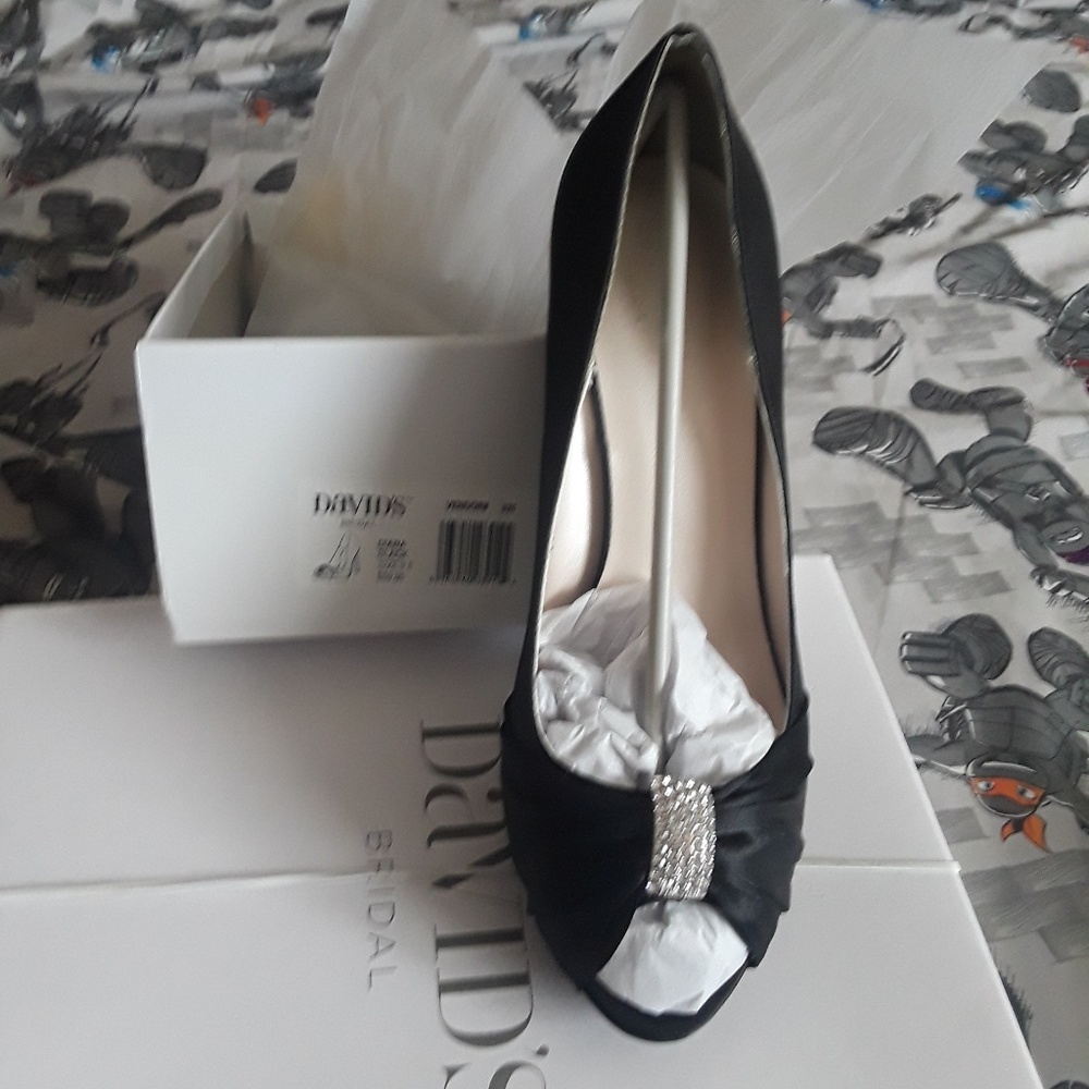 David's Bridal faromal and wedding shoes - Picture 5 of 8